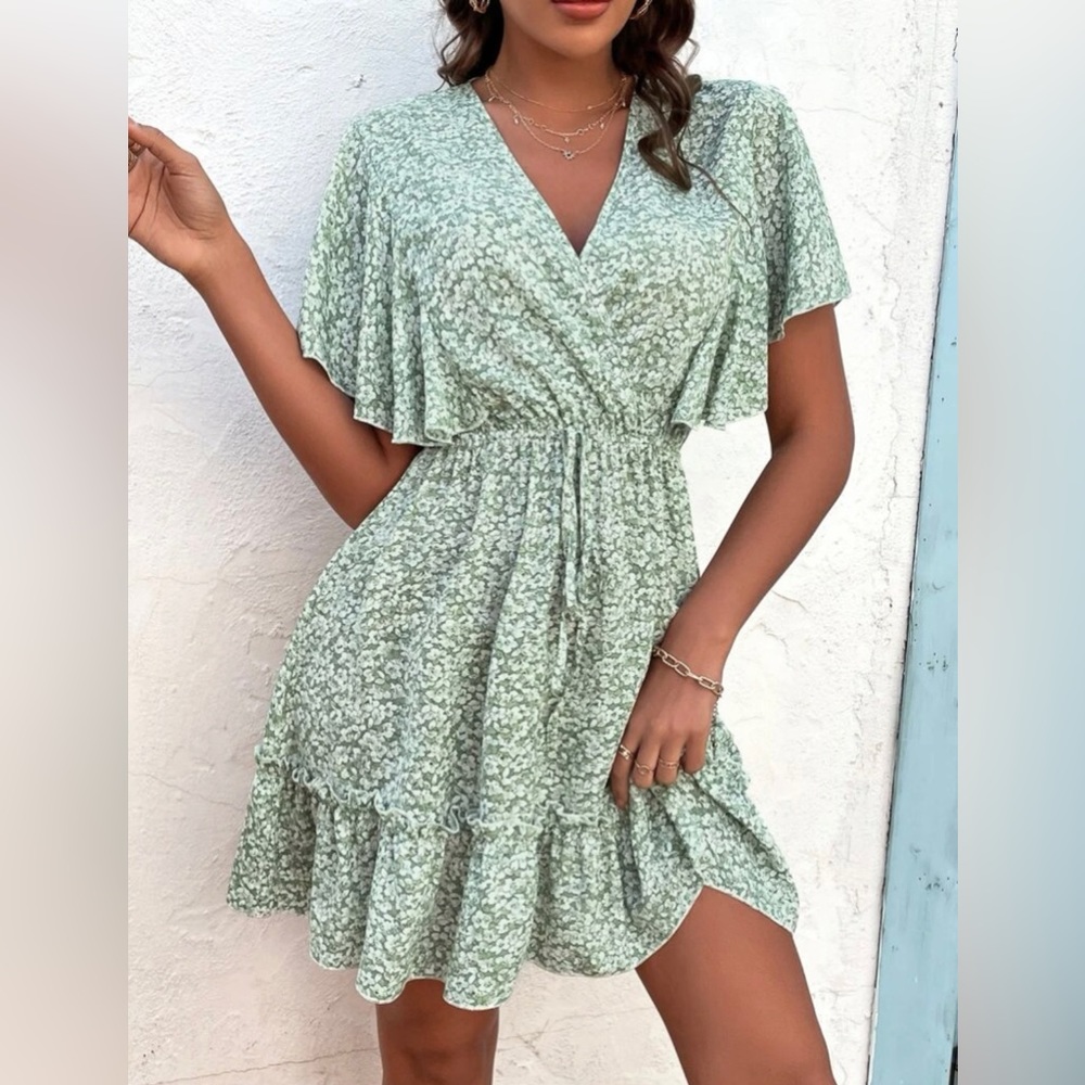 Ditsy Floral Print Butterfly Sleeve Dress